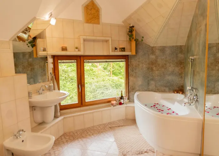 Chruślice-basen Sezon,sauna Villa Neu Sandez